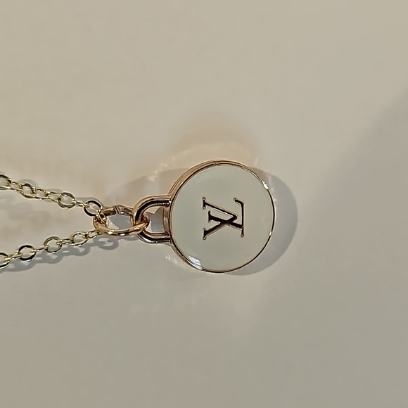 EUC ✨️Louis Vuitton✨️ Charm, Cream colored enamel - Picture 3 of 5